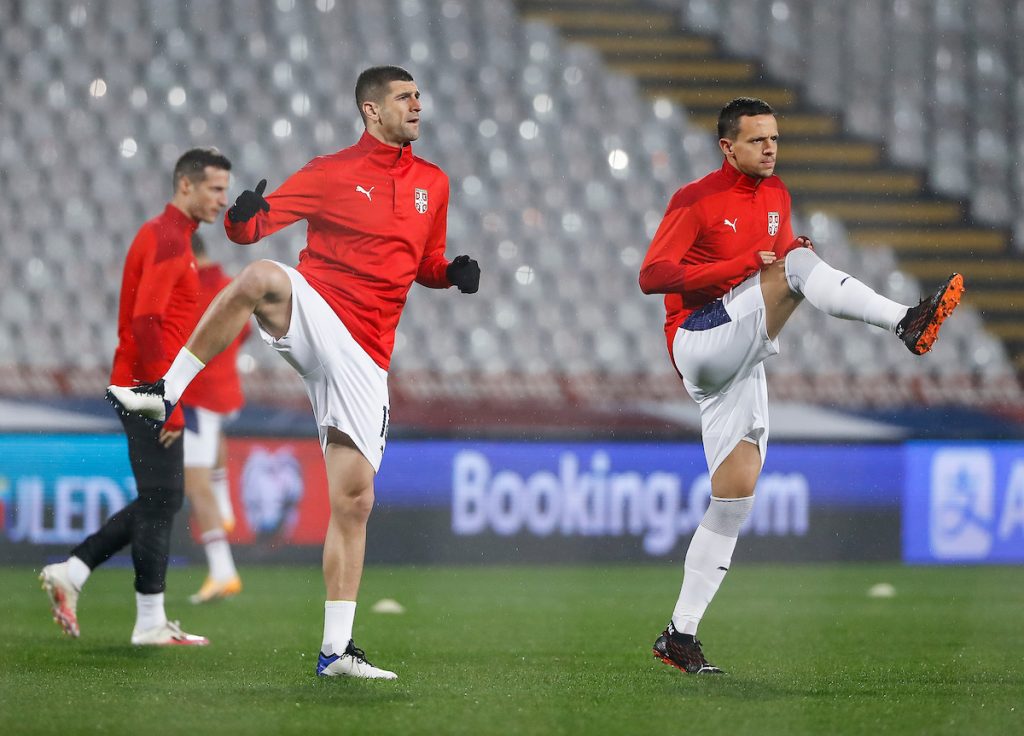 SUZE U MADRIDU Fudbaleri Hetafea u posebenim majicama zbog tragedije u Beogradu (FOTO)