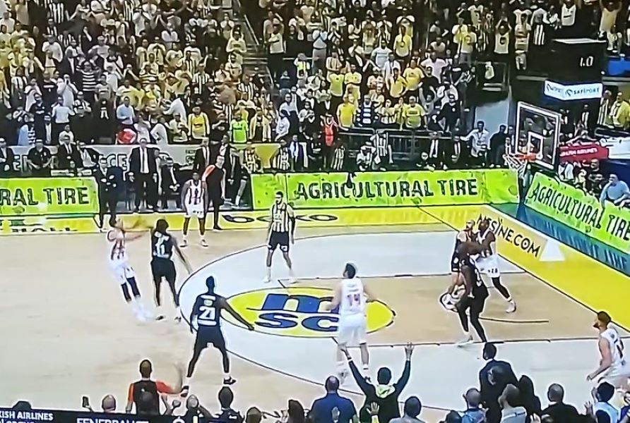 MUK U ISTANBULU Slukas trojkom u poslednjoj sekundi doneo pobedu Olimpijakosu, a malo nedostajalo da Gudurić bude heroj (VIDEO)