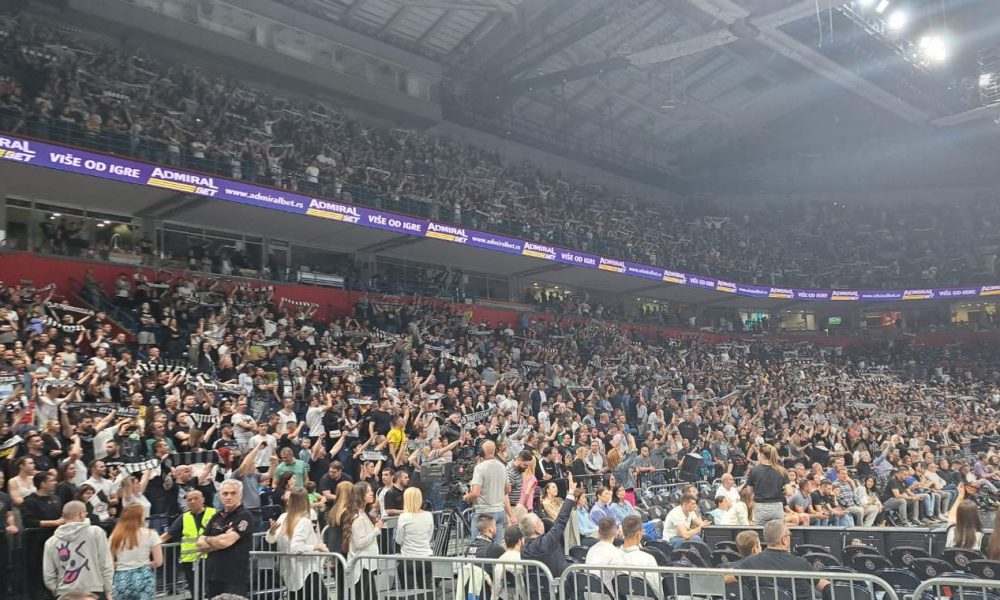 PONOVO U „ARENI“ Pogledajte atmosferu na najvažnijoj utakmici za Partizan (VIDEO)