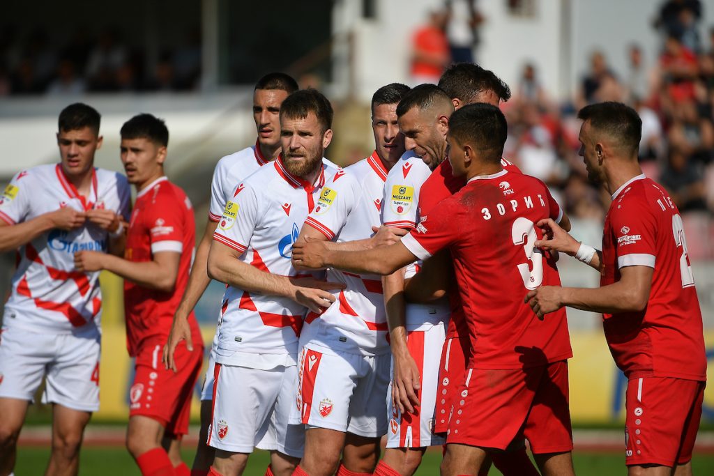 SVE STALO U DVA MINUTA Zvezda povela u Kragujevcu, Radnički osvojio bod