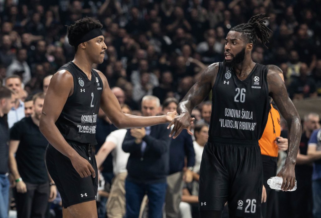 SUDIJE NISU VIDELE Partizan igrao napad sa šest košarkaša, izbegnuta kazna! (VIDEO)