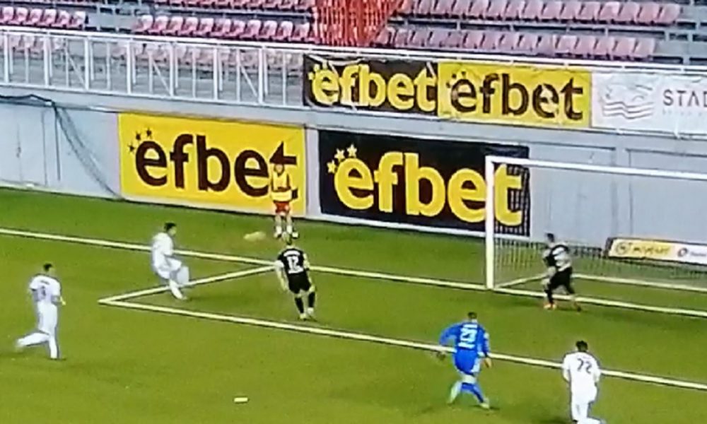 DA LI JE MOGUĆE? Momak je promašio skoro 18 kvadrata sa pet metara! Šta se desilo? (VIDEO)