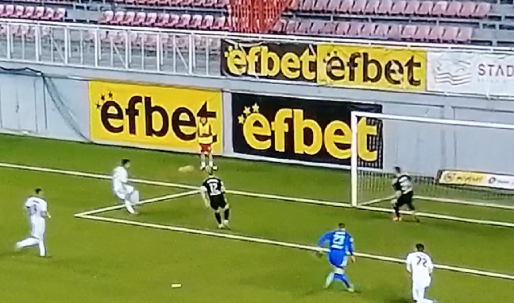 DA LI JE MOGUĆE? Momak je promašio skoro 18 kvadrata sa pet metara! Šta se desilo? (VIDEO)