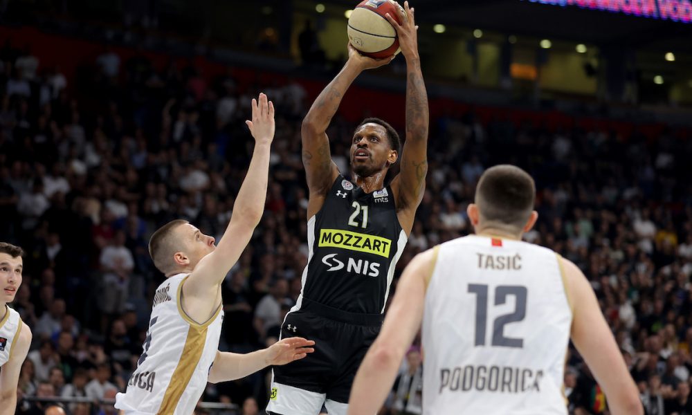 ISKALIO BES Ovo je već pravi Partizan, koš pun do vrha! Crno-beli demolirali Crnogorce i prošli u polufinale (VIDEO)