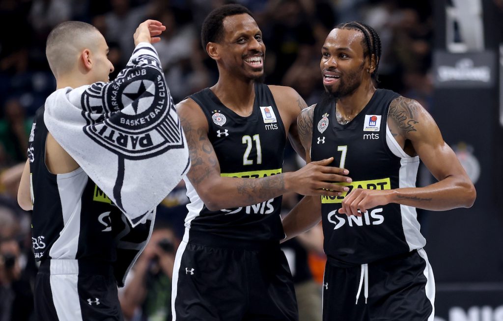 BUM Potezi Pantera „zapalili“ halu na Novom Beogradu! „Grobari“ na nogama posle dve majstorije (VIDEO)