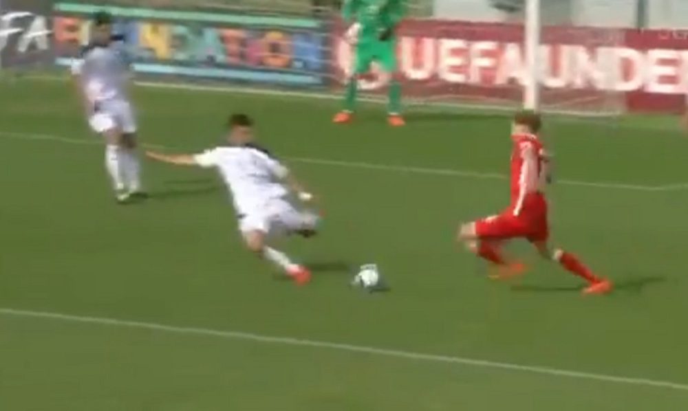 SRAMNO! Samo je sudija ovde video penal, „orliće“ eliminisala nepravda (VIDEO)