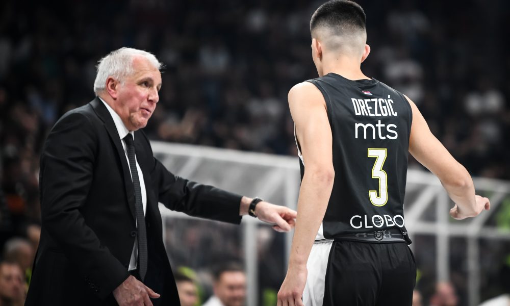 ŽOC POSLUŠAO „GROBARE“ Partizanov tinejdžer „ukrao“ šou! Ušao u igru i izazvao euforiju (VIDEO)