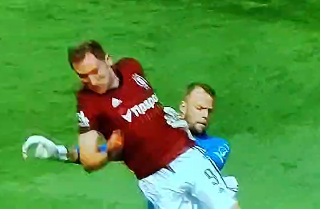 NEZAPAMĆENA GLUPOST GOLMANA Mislio da napadač Sparte leži pa spustio loptu na zemlju… a onda je usledilo ovo (VIDEO)