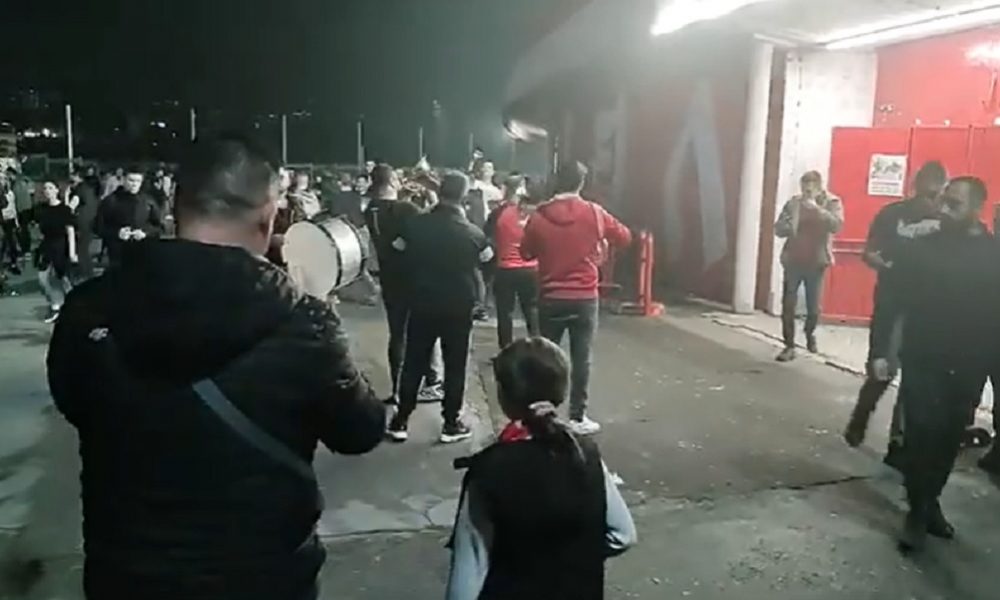 TRADICIJA Zvezdinu duplu krunu ispratili trubači, ispred severa (VIDEO)