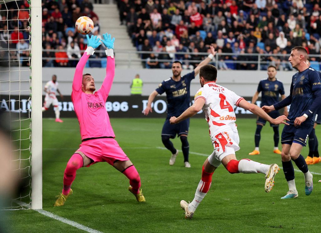 ZVEZDA GRABI KA FINALU Crveni karton za defanzivca TSC-a i gol Ivanića za 2:0 (VIDEO)