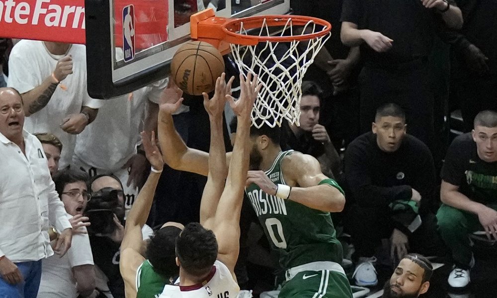 LUDILO U MAJAMIJU Jokić još čeka, presudio koš iz odbojke 0.1 sekundu pre kraja! (VIDEO)