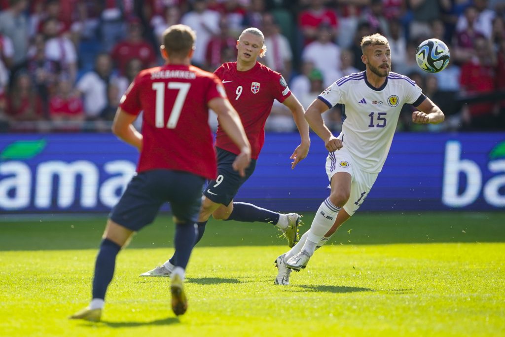 LUDNICA U OSLU Škotsko čudo se nastavlja! „Blickrig“ u završnici… Haland i drugari u šoku! (VIDEO)
