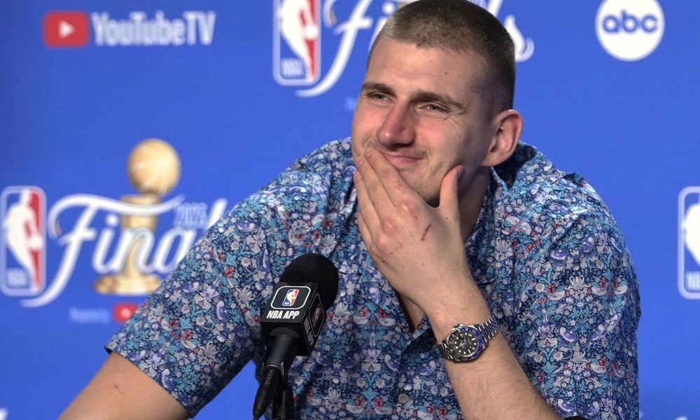 ŠTA ĆE DA BUDE SA ŠAMPIONSKIM PRSTENOM? Novinar mu dao originalnu ideju! Jokić: Prijatelju, sviđa mi se tvoj predlog, ali… (VIDEO)