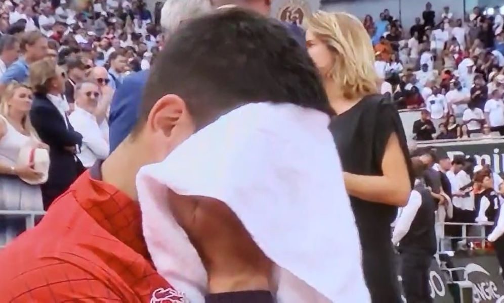 SUZE JUNAČKE Zaplakala i „stena“! Novak emocije krio iza peškira (VIDEO)