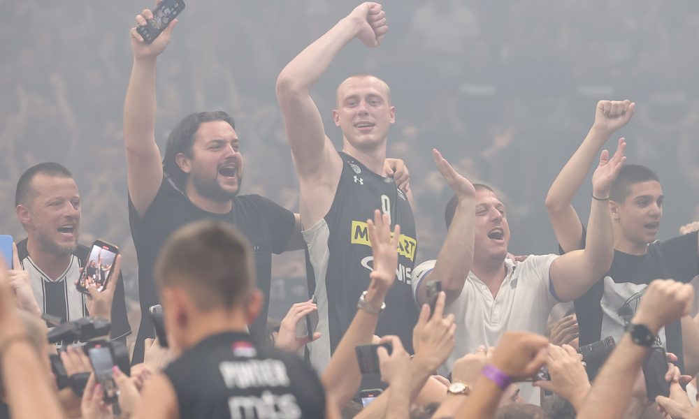 RUŽNO Smailagić poveo pogrdno navijanje protiv Zvezde! (VIDEO)