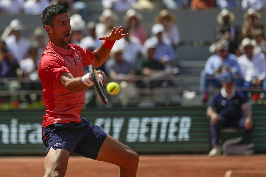 IZGUBIO PRVI SET, PA SE PLASIRAO U POLUFINALE Đoković na dve pobede do osvajanja Rolan Garosa (VIDEO)