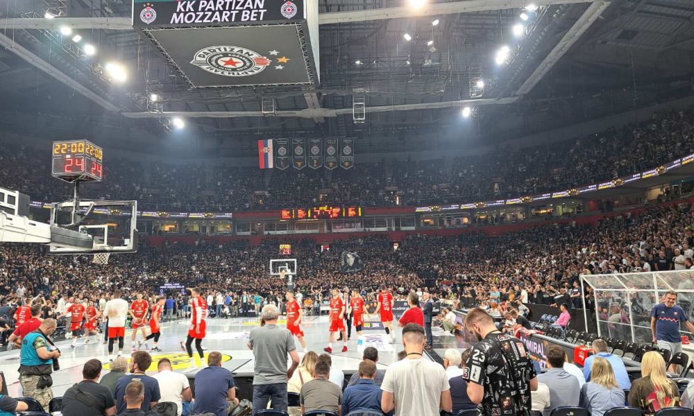 LITVANSKI NOVINAR DOŠAO NA DERBI Barmen ga odmah prepoznao, a konobar mu poručio da se nada da će jedan igrač večitih sve da promaši! (FOTO)