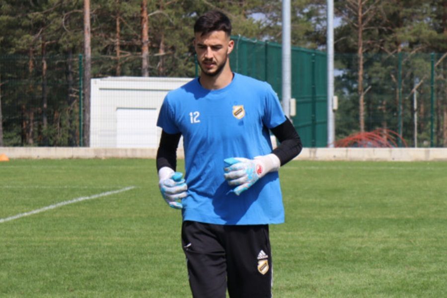 NOVI GOLMAN U ČUKARIČKOM Filip Samurović zadužio opremu „brđana“