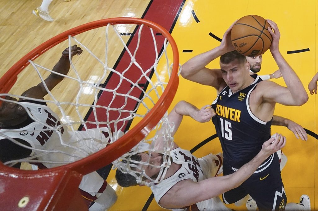 ČOVEK „TEŽAK“ 13 MILIJARDI DOLARA: Nikada nisam video igrača kao što je Jokić!