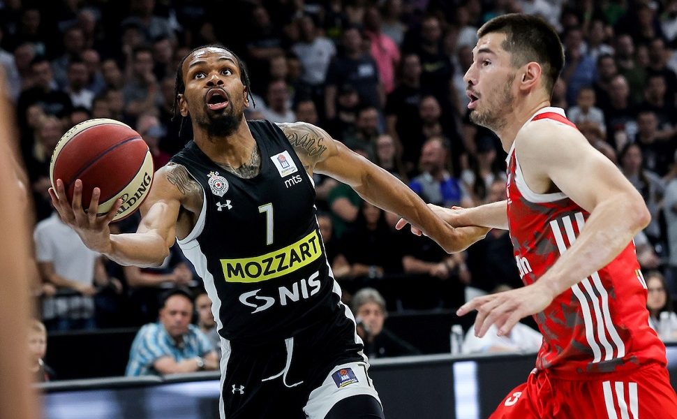 POLUVREME Partizan trojkama razbija Zvezdu, crveno-beli nemaju rešenje za Pantera i Ledeja (VIDEO)