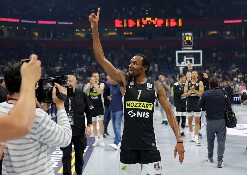 Panter posle pobede došao do tribine i navijačima poslao jasnu poruku (VIDEO)