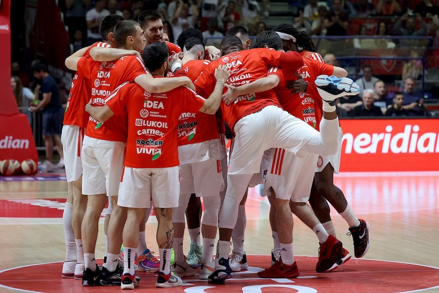 VELIKA PODRŠKA Miljenik „delija“ bodri Zvezdu u „Pioniru“ (VIDEO)