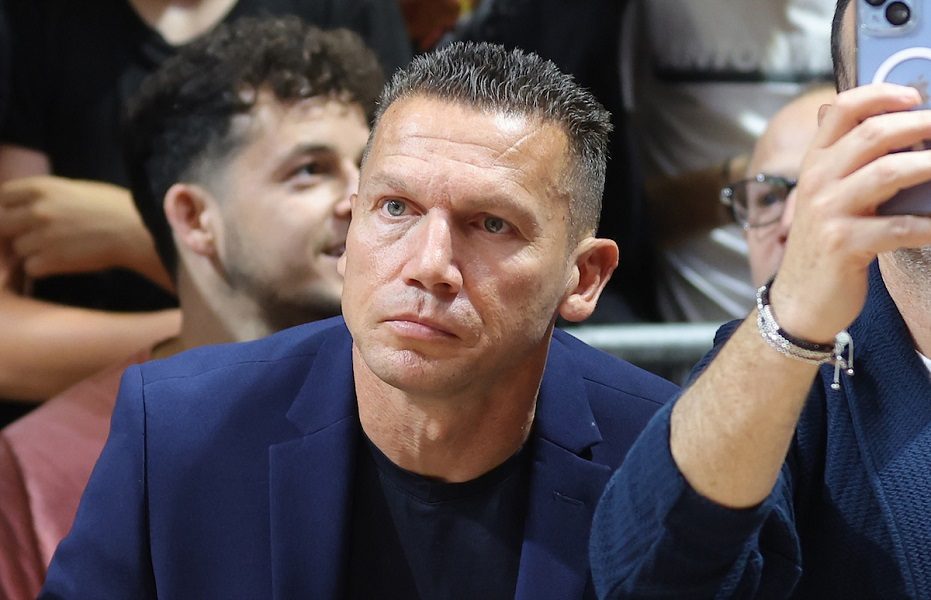 Barak Bahar posmatra Crvenu zvezdu