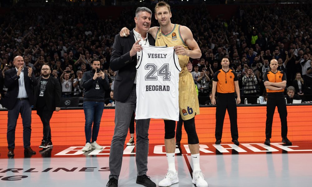 „GROBARI“ SU GA OBOŽAVALI, A SADA NAPADA ZVEZDU Veseli: Znamo kakva nas atmosfera čeka… Moraćemo da budemo fokusirani svih 40 minuta