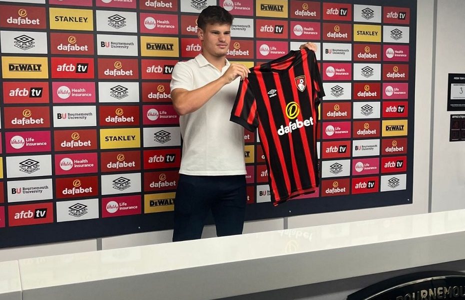 POTPIS KARIJERE Talentovani defanzivac predstavljen u Engleskoj (FOTO)