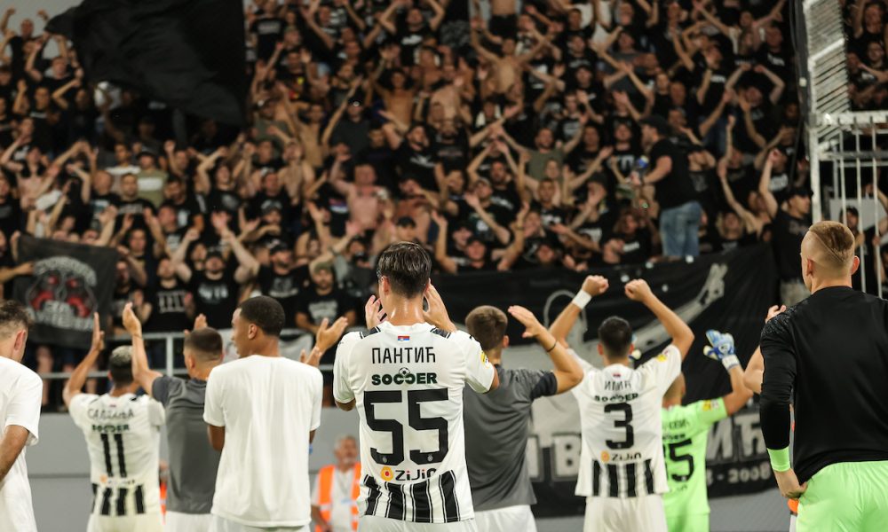 LJUBAV PREMA KLUBU „Grobari“ pesmom ispratili fudbalere posle potopa od Nordsjelanda (VIDEO)