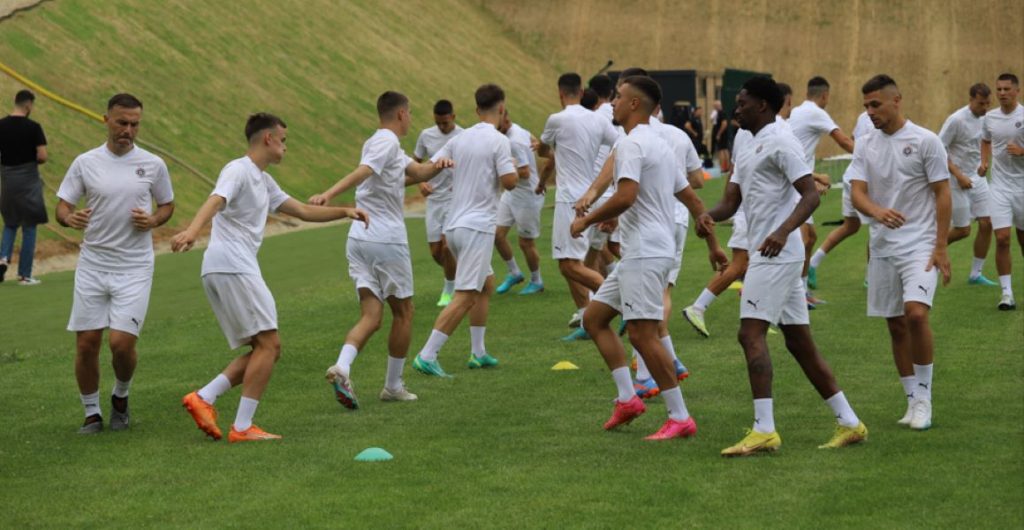 TEGOVI U PRVOM PLANU Fudbaleri Partizana odradili drugi trening u Sloveniji (VIDEO)