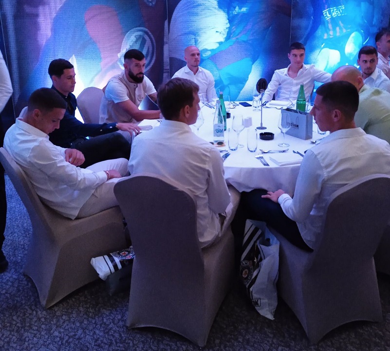 SKORO SVI SU TU Okupili se crno-beli u jednom hotelu, a imali su dva povoda (FOTO+VIDEO)