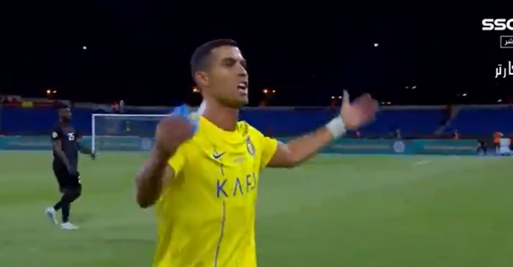 NOVI SKANDAL RONALDA Verbalno napao kamermana, pa ga polio vodom (VIDEO)