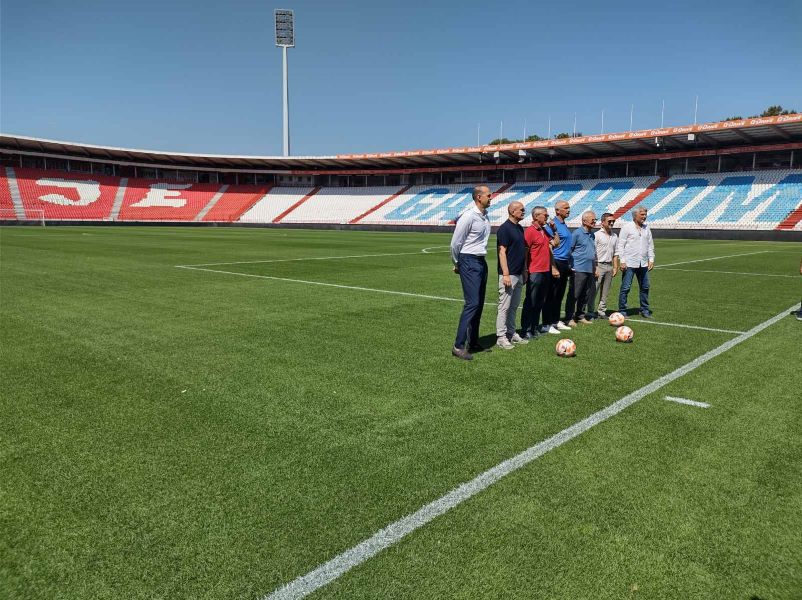 ZAZELENILA SE NOVA TRAVA Crvena zvezda predstavila šta je sve urađeno u rekonstrukciji stadiona (VIDEO)