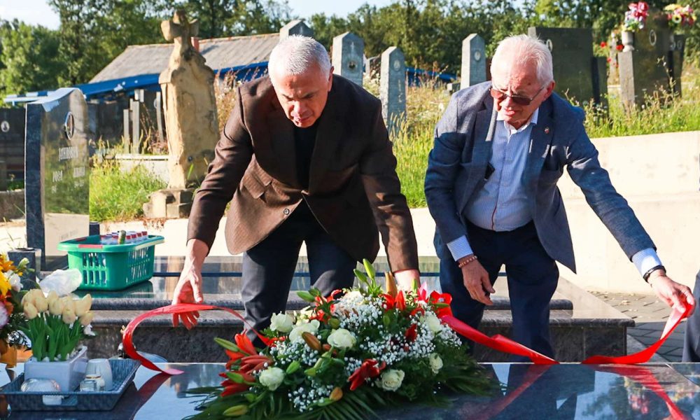 Delegacija Zvezde posetila grob čuvenog predsednika Mladosti