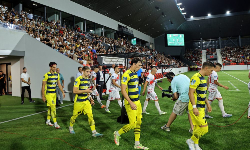 SPEKTAKL ZA PAMĆENJE Otvoren novi stadion u Leskovcu! Dubočica pobedila, golove postizali nekadašnji Partizanovi đaci (FOTO/VIDEO)