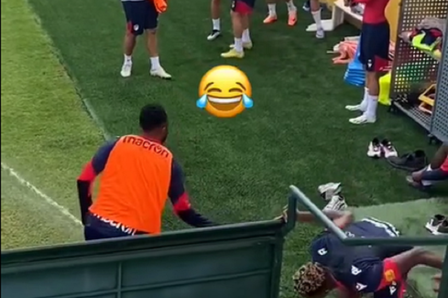 „NEMOJ KANGA“ Olajinka se provukao ispod šipke i pobegao, Kangva nije stigao, na kraju je Gabonac stradao od „svog oružja“ (VIDEO)