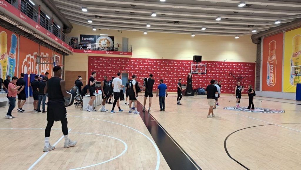 IZNENAÐENJE Na treningu Partizana jedno poznato abaligaško ime! Njegovo prisustvo niko nije očekivao (VIDEO)