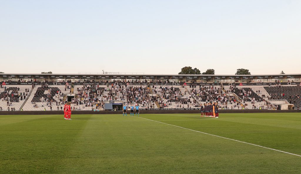 JEZIVO PRAZNE TRIBINE U HUMSKOJ PORUKA UPRAVI Na potezu su Vučelić i Vazura