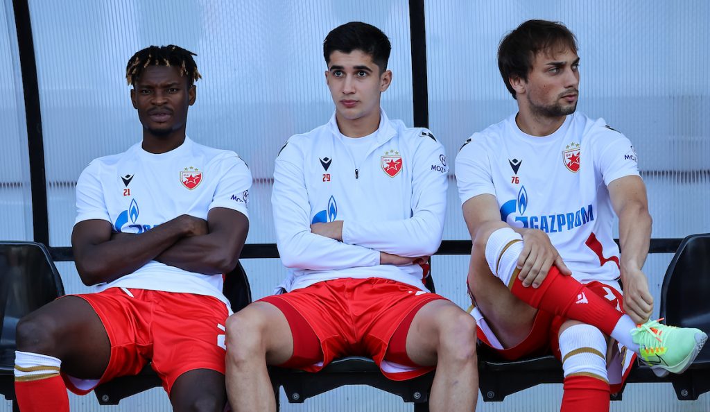 CRVENO-BELA ZAGONETKA Skupo plaćen, mnogo hvaljen, a nema ga nigde