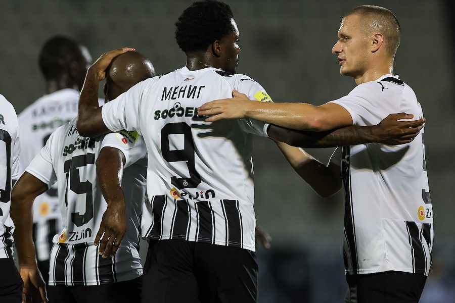 CRNO-BELI POVELI U HUMSKOJ Menig sjajnim pogotkom zatresao mrežu Javora (VIDEO)