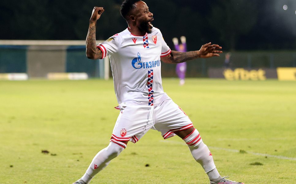 ŠOU NA ZVEZDINOM TRENINGU Kanga pokušava da izgovori ime novog saigrača (VIDEO)