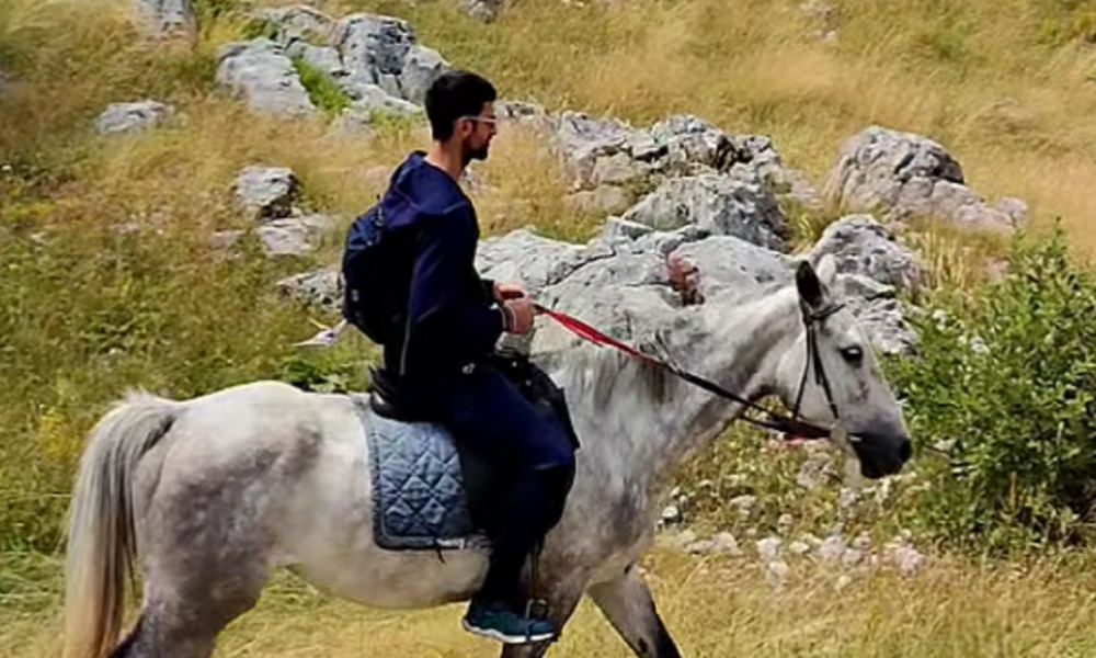 HIT SCENA Đoković na konju obilazi Crnu Goru (FOTO+VIDEO)