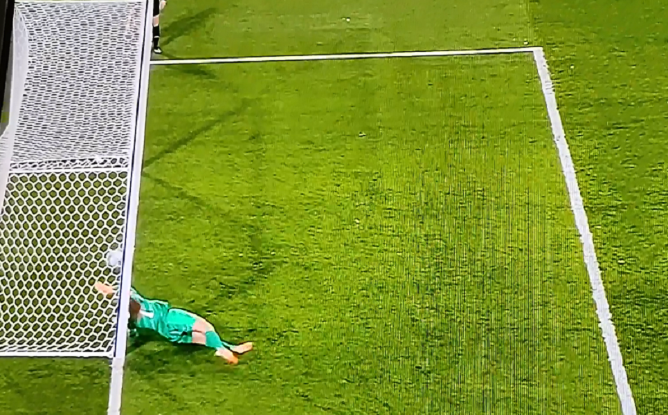 VAR DONEO POBEDU ŠVEĐANKAMA NA PENALE Snimak pokazao da je lopta za „milimetar“ prešla liniju, Amerikanke u suzama (VIDEO)