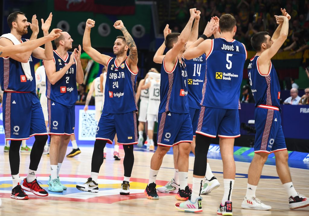 Srbija igra kao da je Evropsko prvenstvo počelo – rutinska i zrela pobeda protiv Grčke – 76:66 (VIDEO)