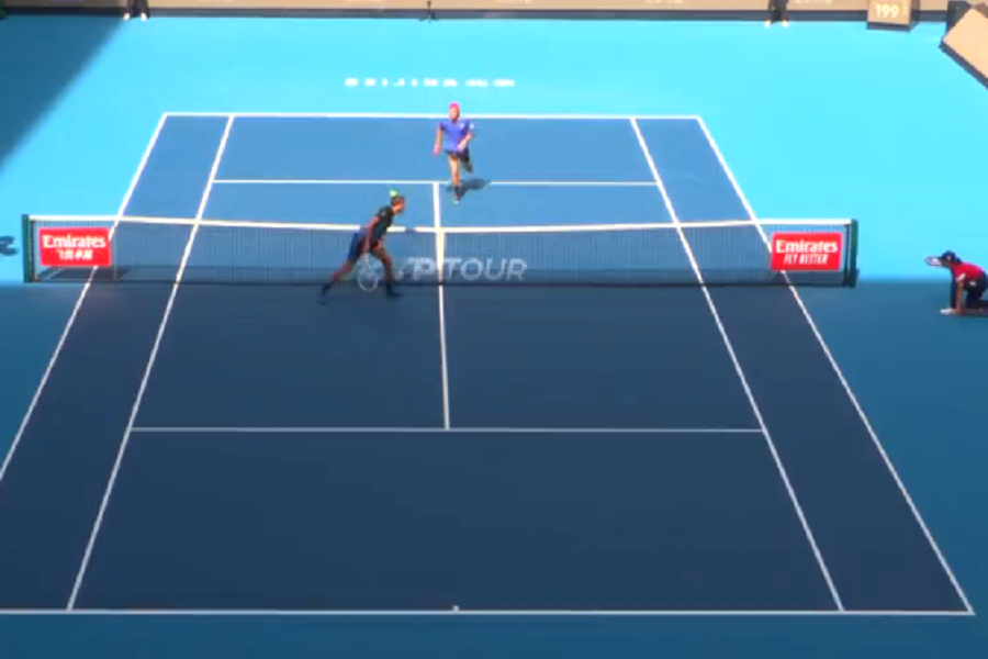 NOVO U TENISU Medvedev može i glavom (VIDEO)