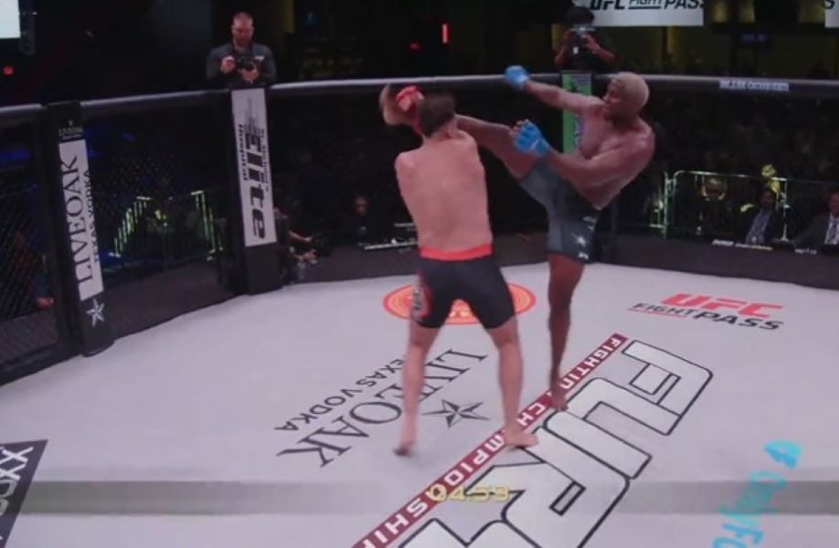 NA NOGAMA IZDRŽAO SAMO DVE SEKUNDE Pogledajte najbrži nokaut u MMA (VIDEO)