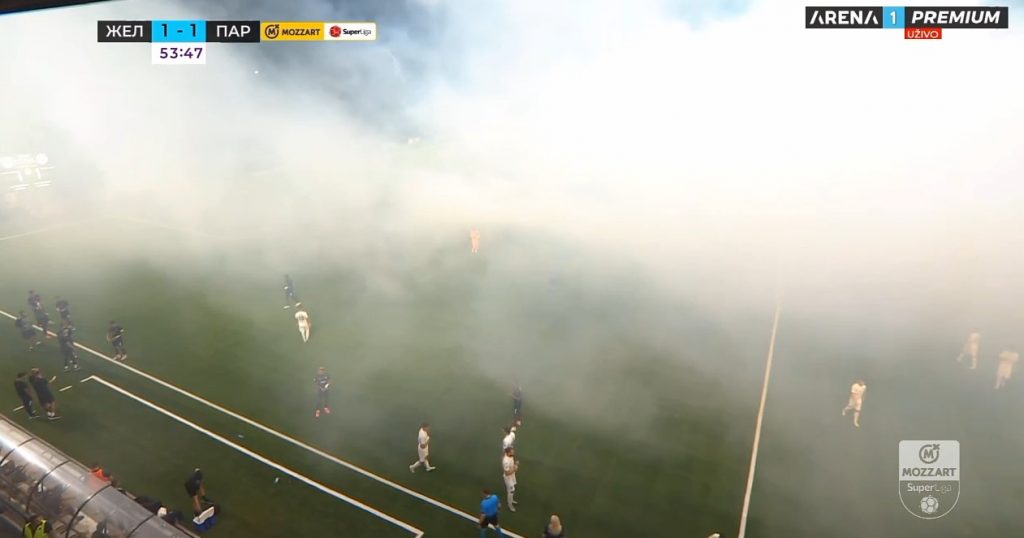 KRATAK PREKID U PANČEVU „Grobari“ bakljadom zaustavili igru (VIDEO)