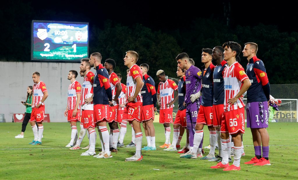 SPREMNI ZA VELIKI IZAZOV Zvezda otputovala u Mančester! Pogledajte kakvo raspoloženje vlada među igračima (FOTO)