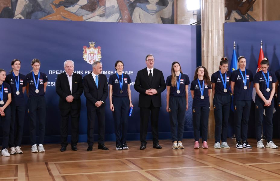 Predsednik Vučić primio srebrne odbojkašice (FOTO)